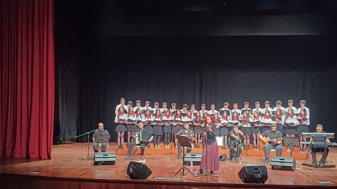 Okulumuz Müzik Öğretmeni Funda YILMAZ SARI'nın yönetiminde Türkü Gecesi icra edildi.